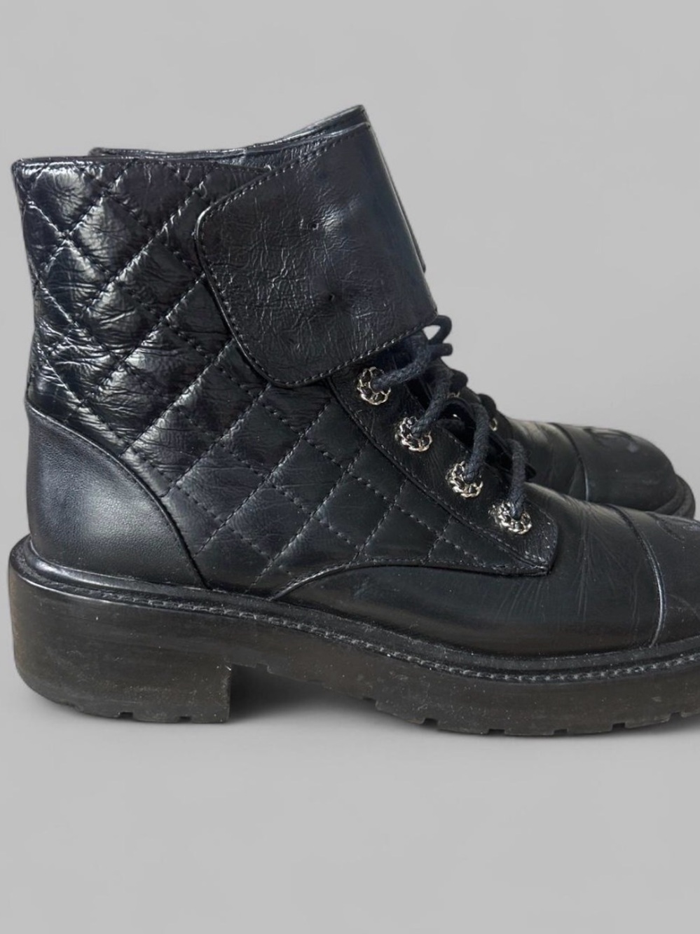 🖤CHANEL Black Quilted Leather Lace-Up Ankle Boots with Chain CC Accent - Picture 3 of 12